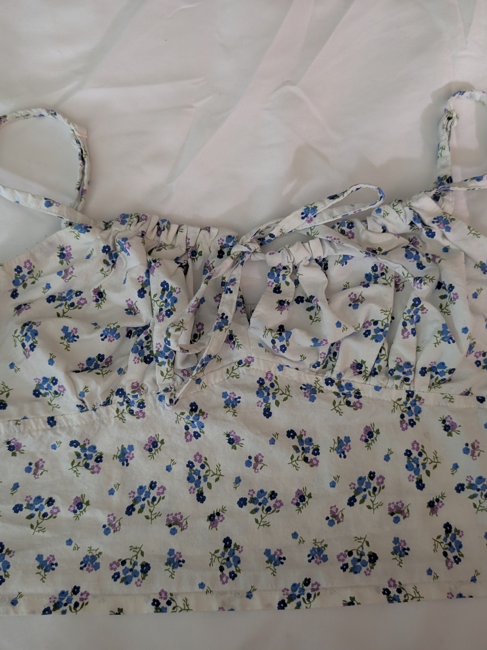 Sky and Sparrow White Floral Crop Top with Blue & Purple Flowers